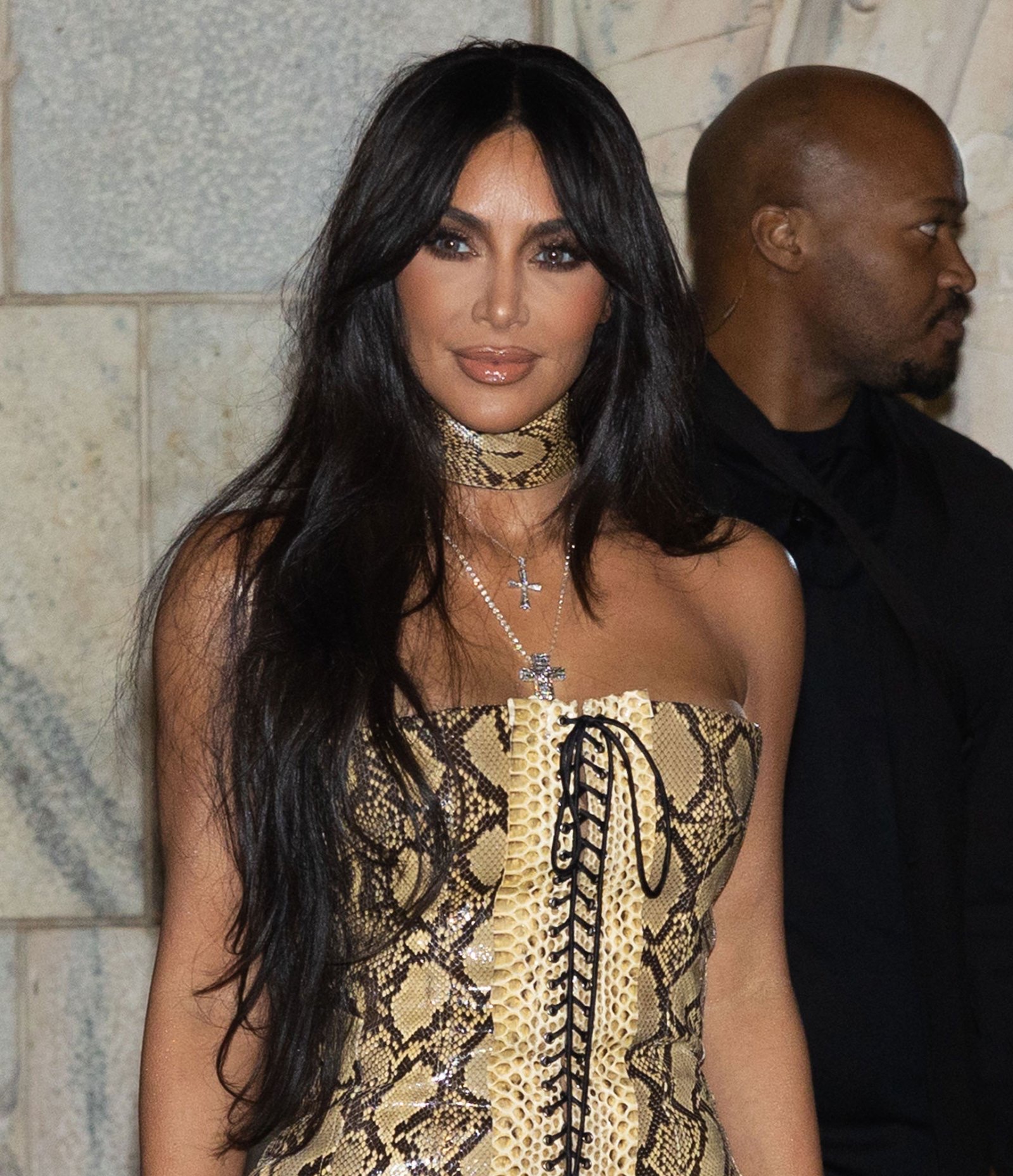 Flitsend overzien Vanaf daar Spotted Kim Kardashian Wearing Gray Contact Lenses - Luxe Lenses